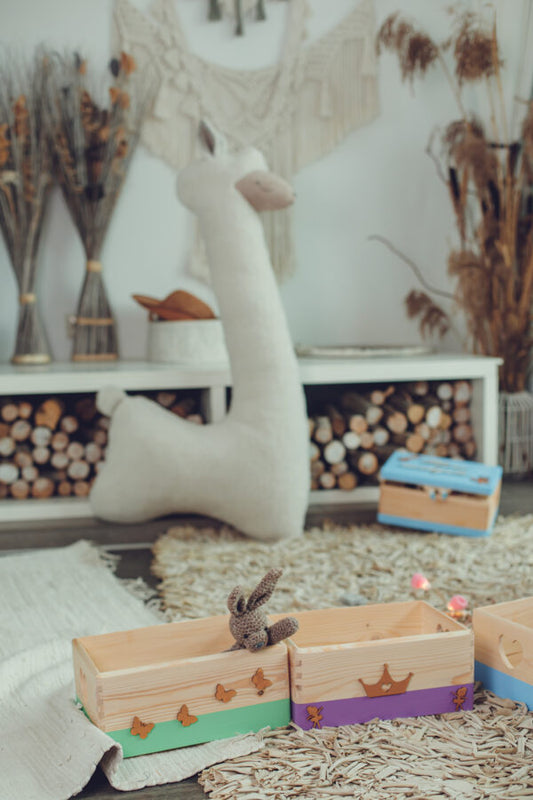 Beige giant plush alpaca toy Kai aš mažas buvau – boho nursery room setting with wooden toys
