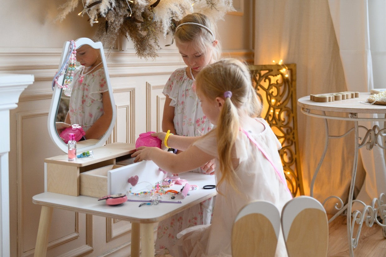 Family-scl Princess Beauty Table Chair with Mirror – close-up mirror detail drawer handles | Nestling