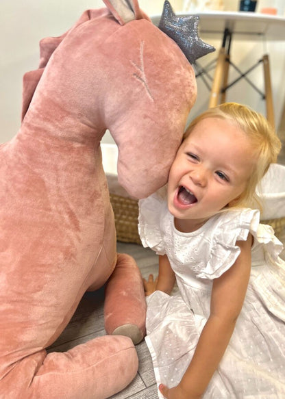 Kai aš mažas buvau Giant Pegasus 90cm Soft Toy – dusty pink velvet plush pegasus front view | Nestling