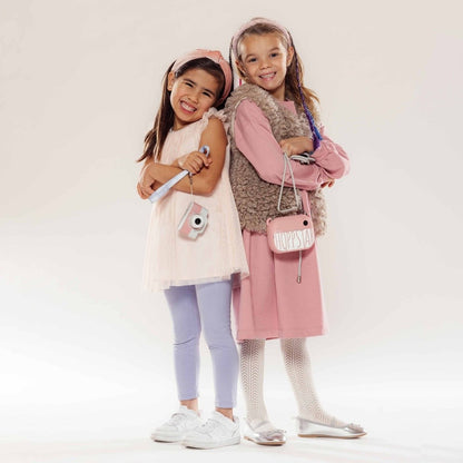 Surori care pozează cu aparatul foto pentru copii Hoppstar Expert Blush