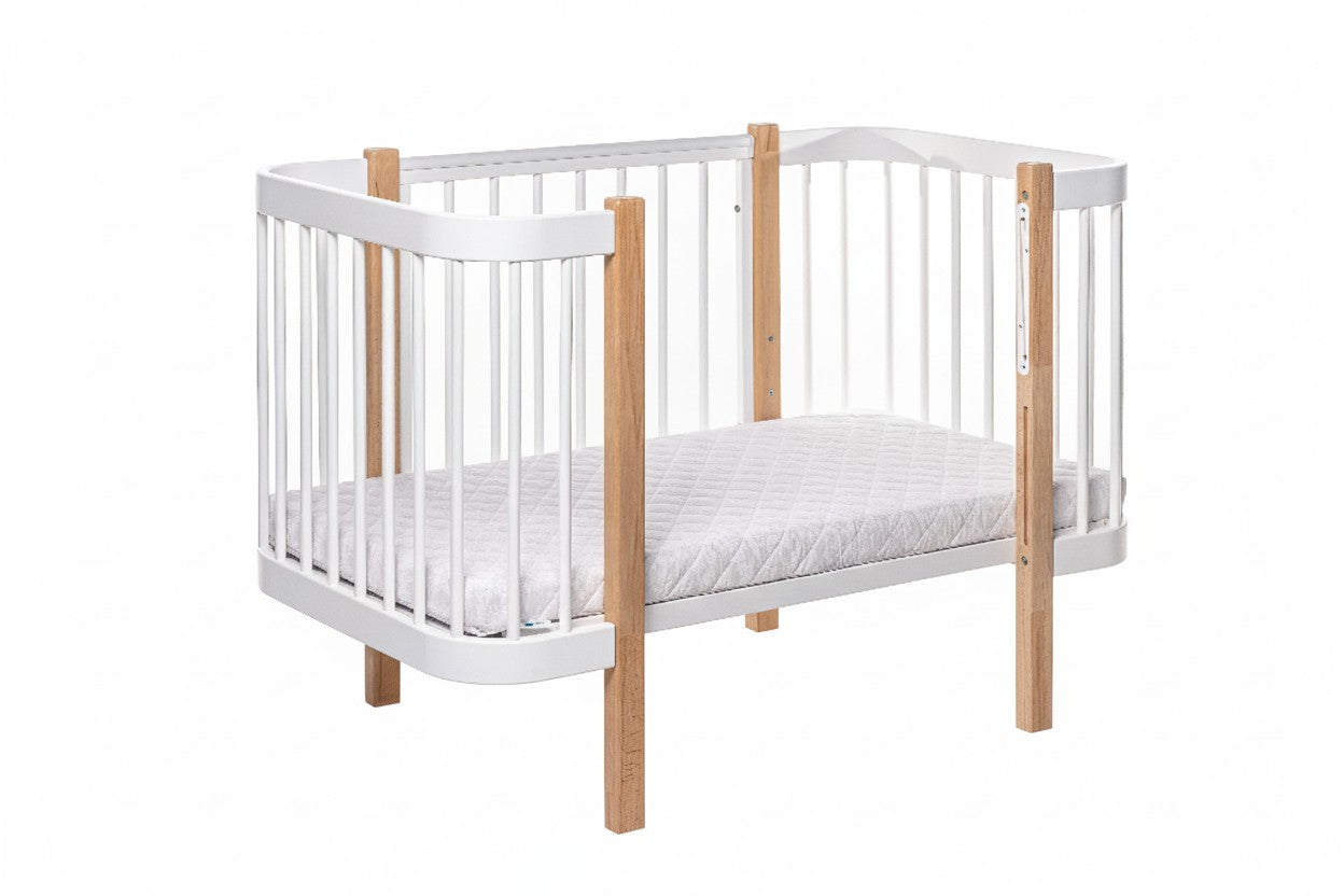 KOTTO Baby Crib ELIN Natural White Beechwood – close-up beechwood joints quality detail | Nestling