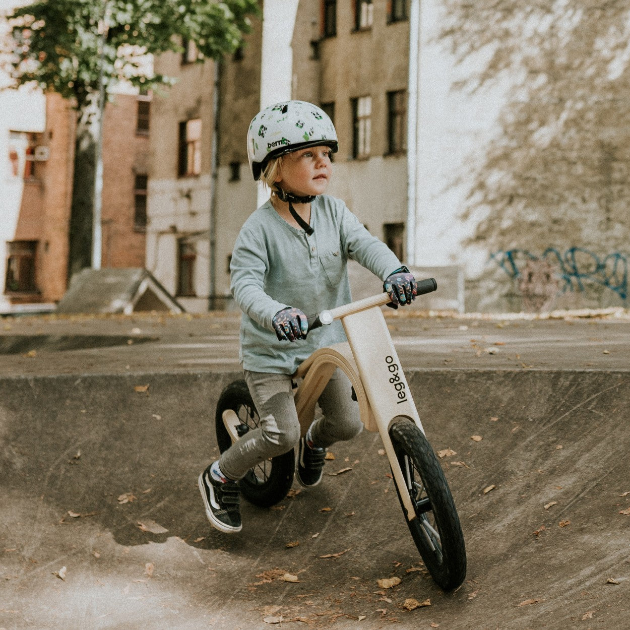 Kid riding leg&go 3in1 wooden balance bike on skate ramp – durable kids bike for all terrain