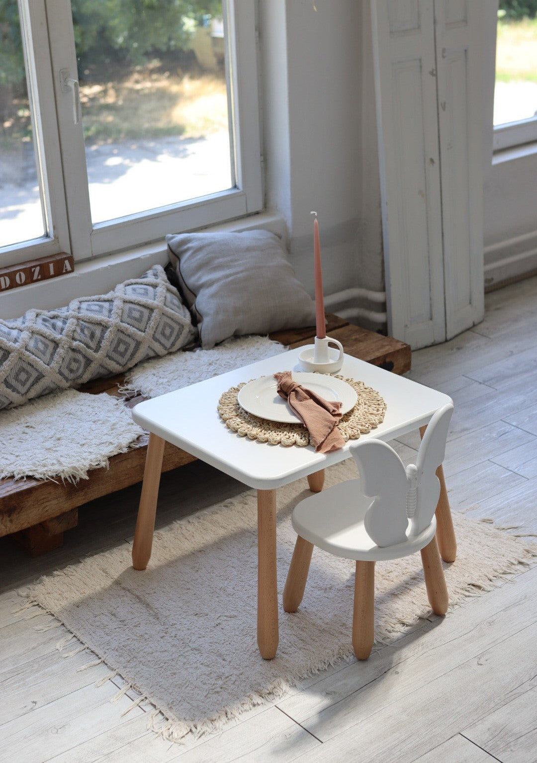 Kidozia Butterfly kids table and chair set with dimensions and product detail