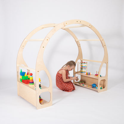 Монтесори игрален стенд / рафт за играчки